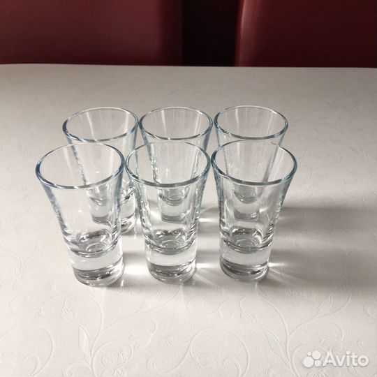 Бокалы; рюмки; стаканы