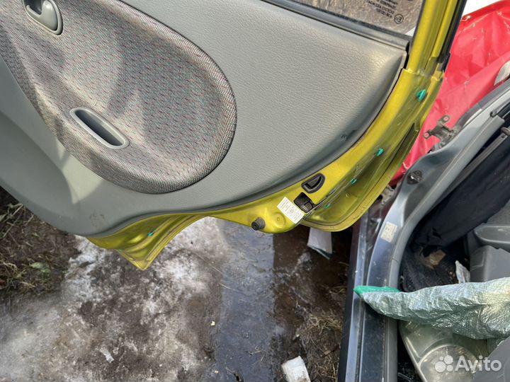 Задняя правая дверь Kia Rio 1 Универсал хэтчбек