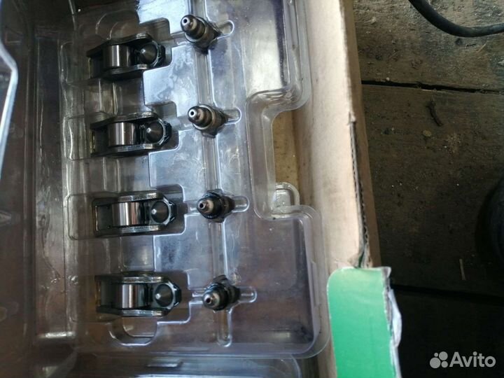 Комплект гидрокомпенсаторов с коромыслами