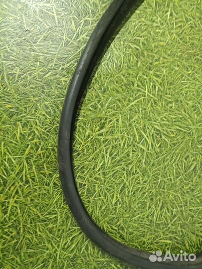 Уплотнительная резинка боковой двери передняя