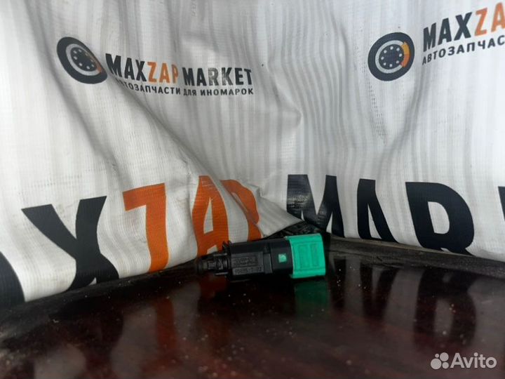 Датчик включения стоп сигнала Peugeot 308 1.6 EP6