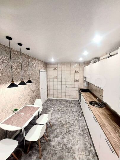 3-к. квартира, 100 м², 8/10 эт.