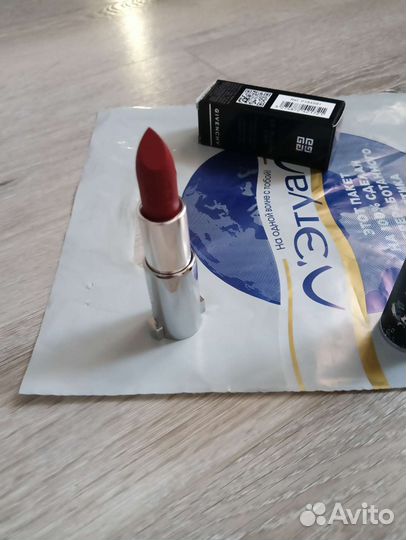 Помада givenchy le rouge