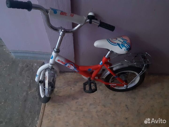 Детский велосипед четырехколесный
