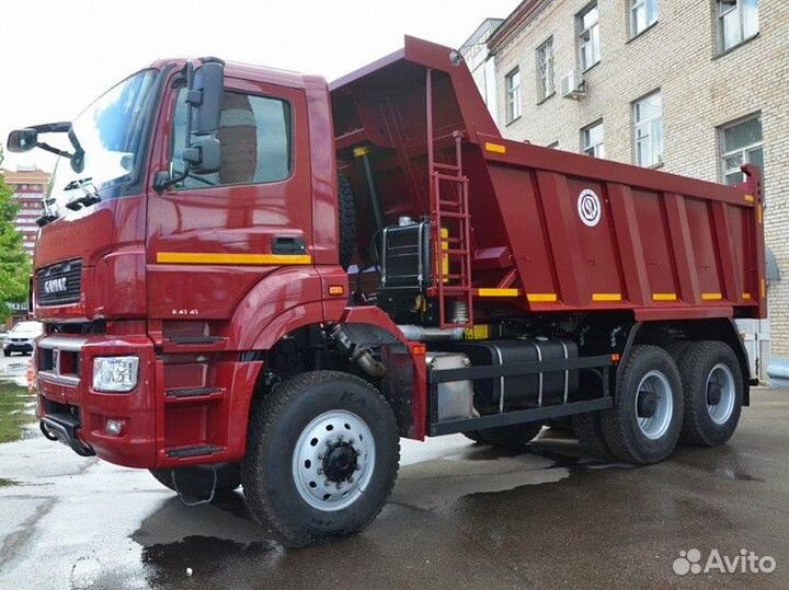 Водитель самосвала