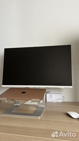 4К монитор Samsung Smart M8