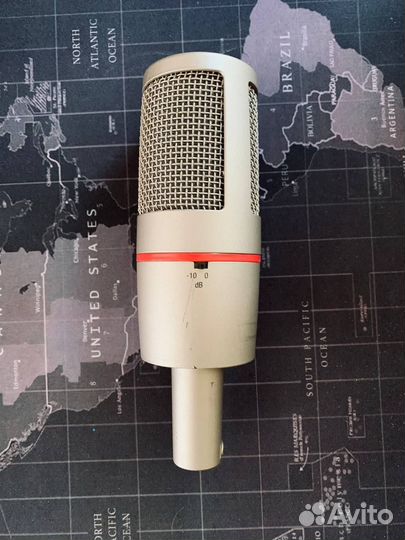 Студийный микрофон AKG C4000B
