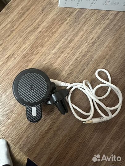 Автомобильный держатель с беспроводной зарядкой