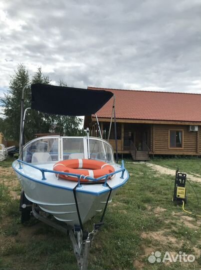 Лодка моторная