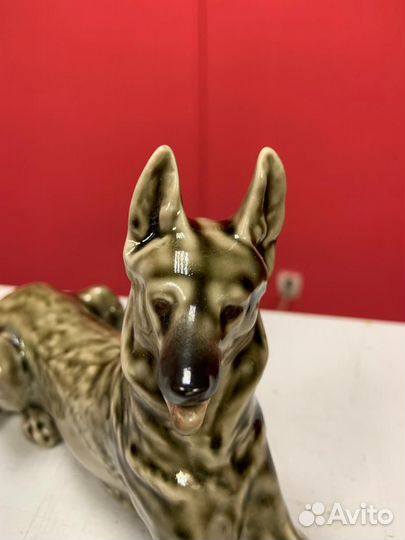 Фарфоровая статуэтка 