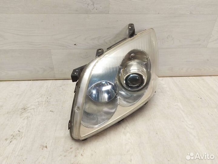 Фара левая Toyota Avensis 2. 2003-2006