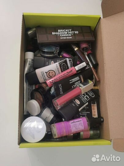 Коробка косметики набор пакетом косметика