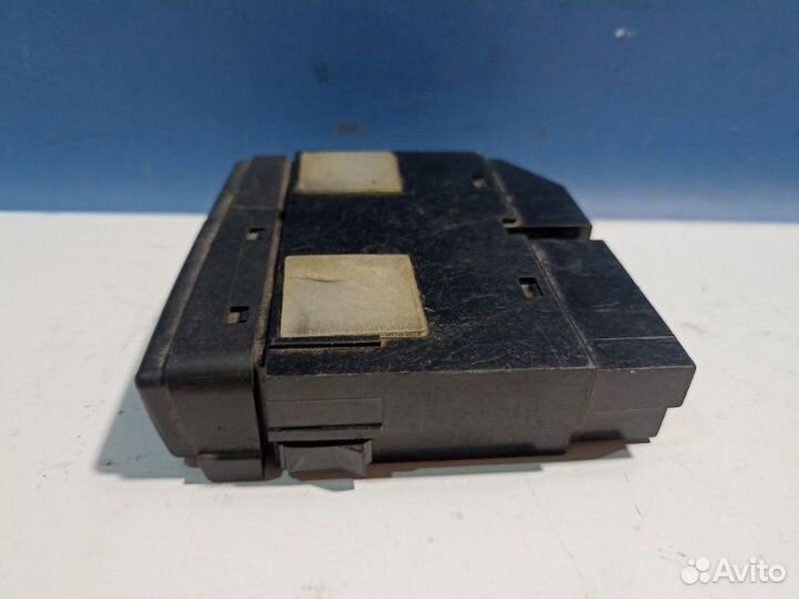 Кнопка подогрева стекла задняя Toyota Avensis 2