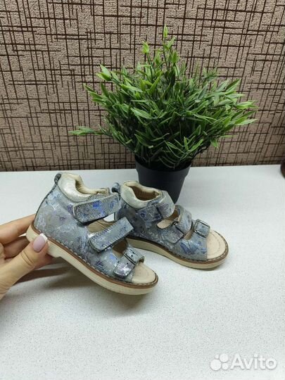 Сандалии для девочки 22р