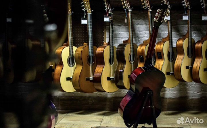 Классическая гитара новая