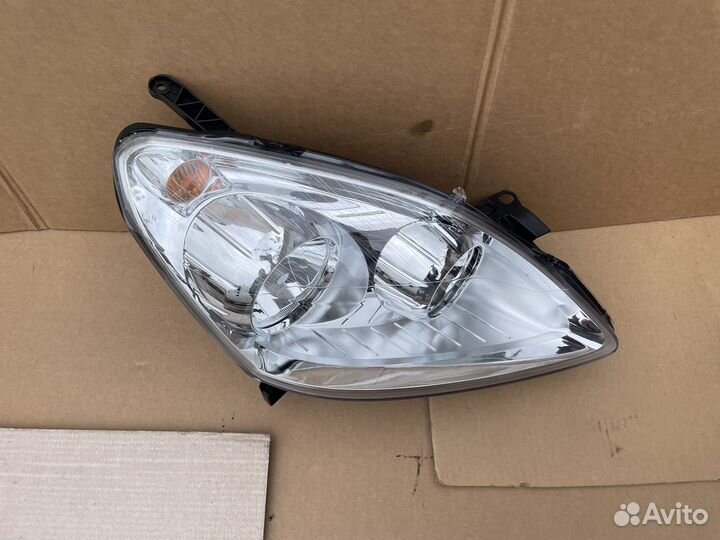 Фара RH хром отражатель правая Opel Zafira B