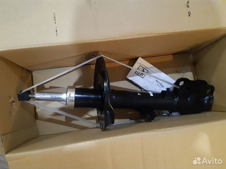 Амортизатор передний правый митсубиши аутлендер 3