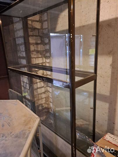 Стеклянная витрина