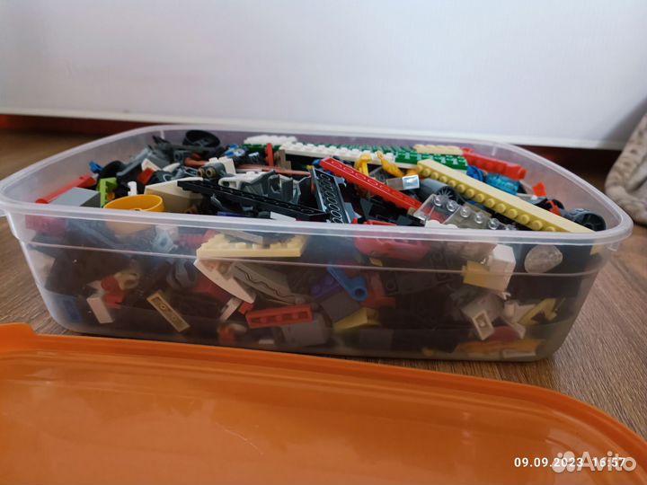 Коробка с lego