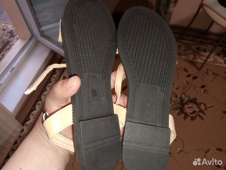 Босоножки женские