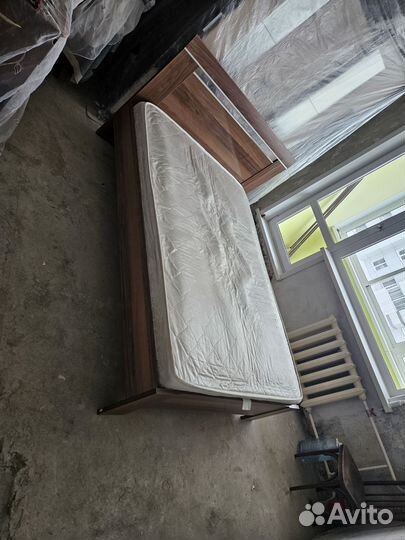 Кровать двухспальная с матрасом бу