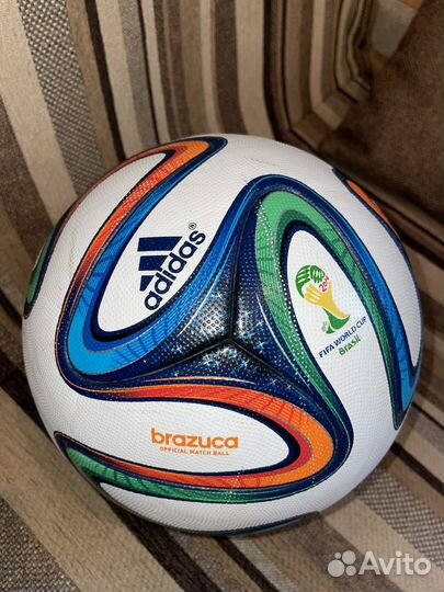Футбольный мяч adidas brazuca 2014
