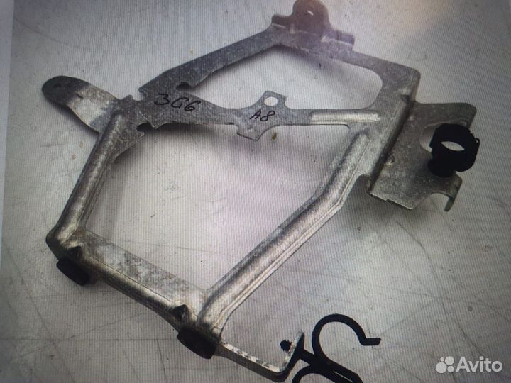 Кронштейн интеркулера Audi A8 2010-2017