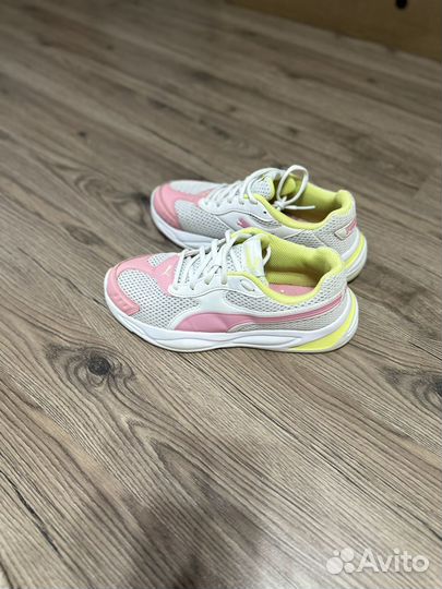 Кроссовки женские