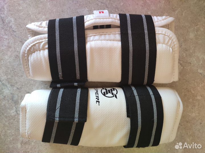 Защита предплечья (М), защита голени (S)