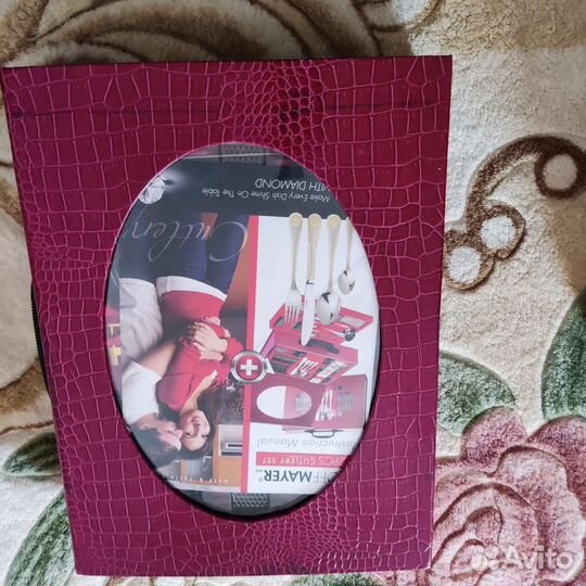 Столовые приборы в чемодане