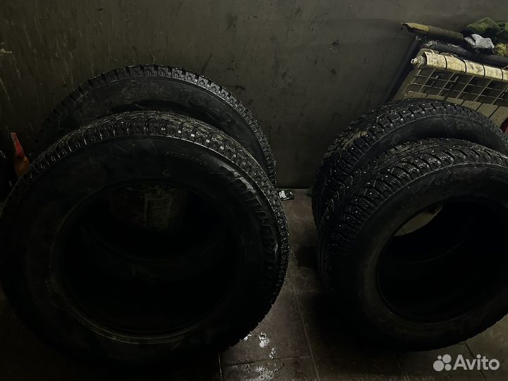 Bridgestone Ice Cruiser 7000 215/70 R16 100T