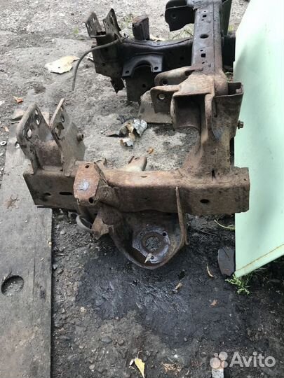 Рама Nissan Pathfinder