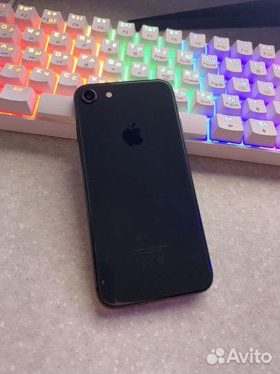 iPhone 8, 64 ГБ