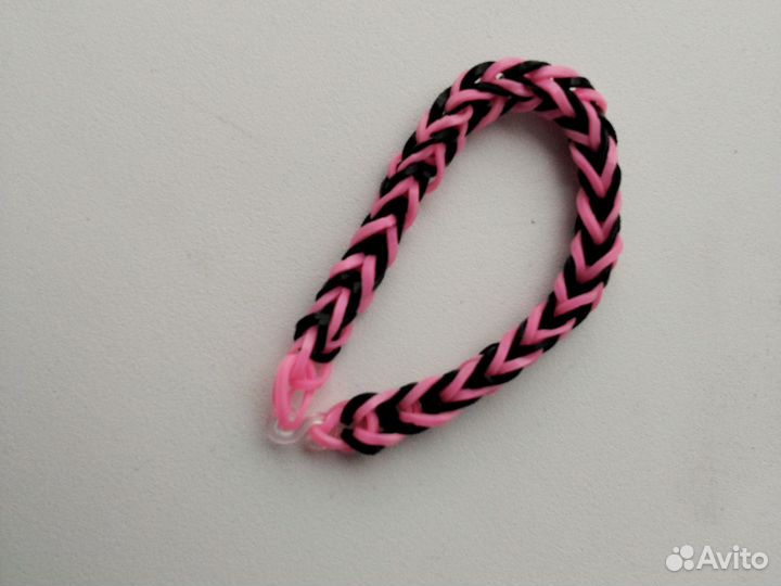 Красная нить на запястье