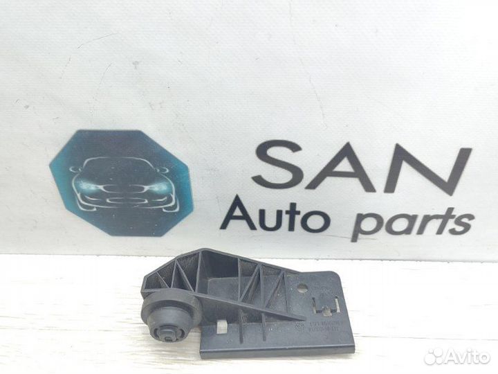 Кронштейн корпуса воздушного фильтра левый Bmw 3