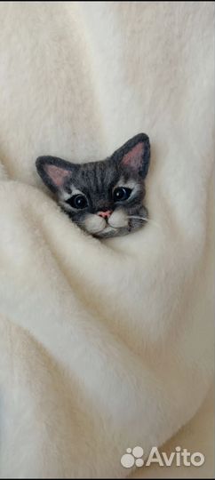 Котик-брошь