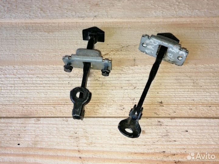 Ограничитель двери Мазда 3