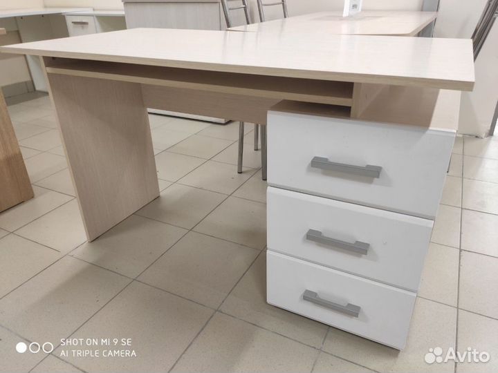 Письменный стол