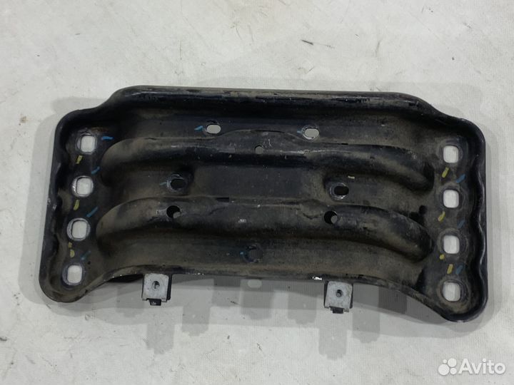 Кронштейн кпп Mercedes W213