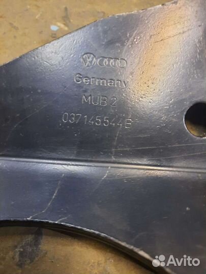 Кронштейн насоса гура на VW Sharan 1