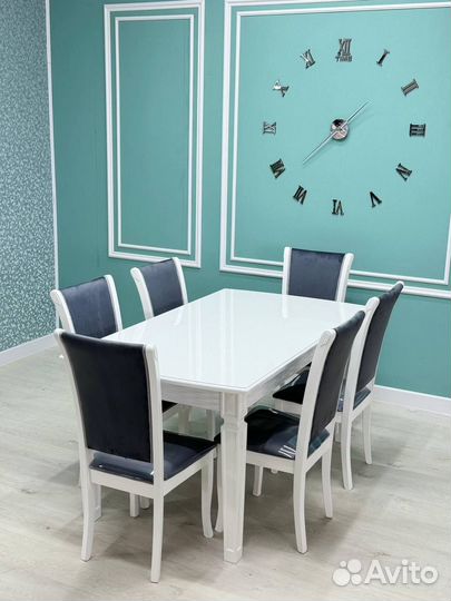 Стол и стулья