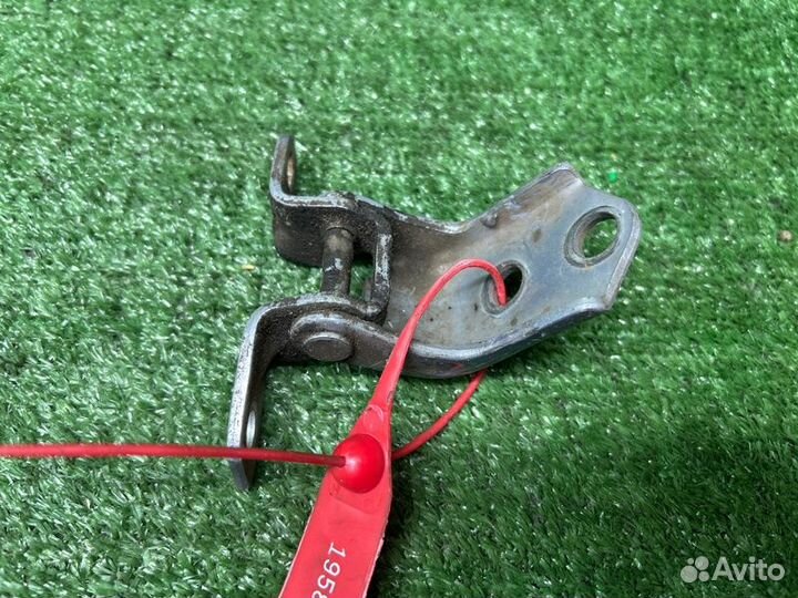 Петля двери передняя левая Mazda Сх7