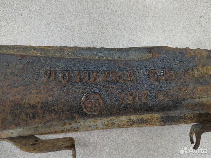 Кулак поворотный правый VW Touareg GP 7L0407258A