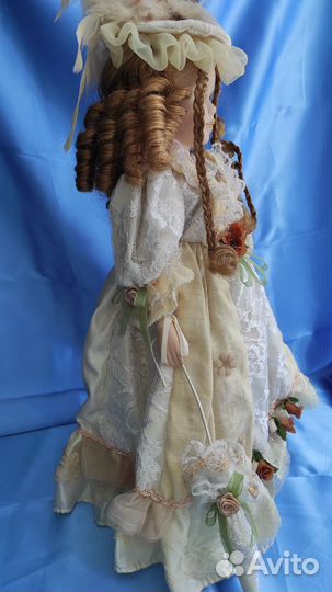 Фарфоровая кукла 40 см