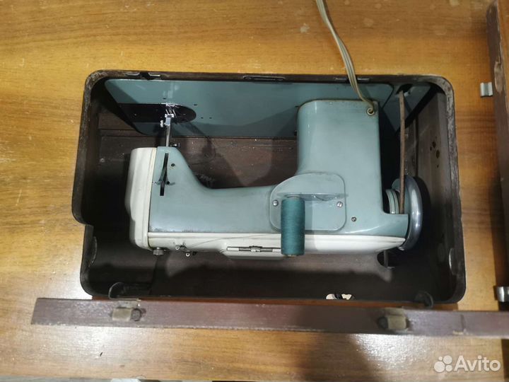 Швейная машина LADA 237