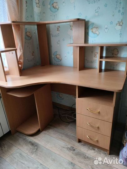 Компьютерный стол