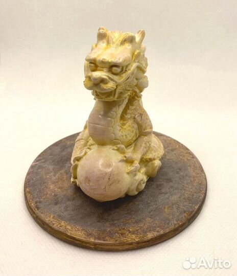 Сувенир статуэтка дракон золотой с яйцом 9х8х6см