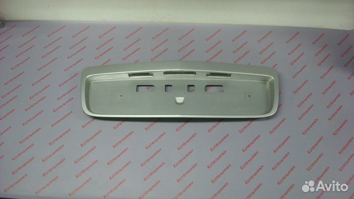 Nissan 84810-AU300 накладка крышки багажника