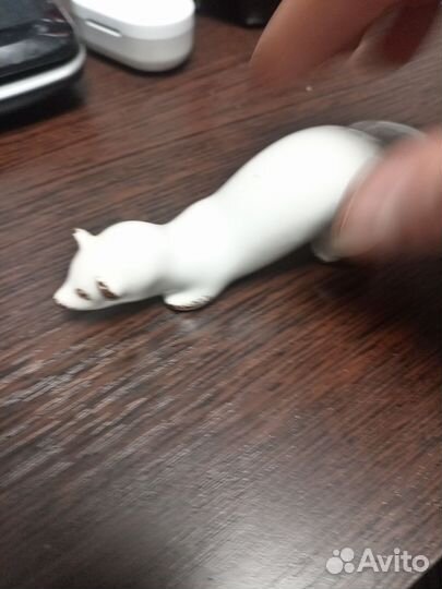 Статуэтка фарфор ласка