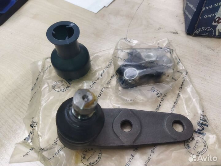 Шаровая опора Audi 80 Volkswagen Passat